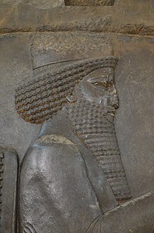 Relief Kserksesa na njegovi grobnici v Naqsh-e Rustamu