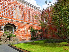 Patio del Museo de Arte Religioso de Santa Mónica 29.jpg