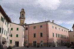 Larderel principal Square