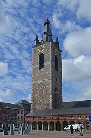 Het Belfort van Thuin, ooit onderdeel van de collegiale kerk