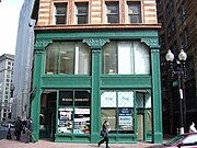 查普曼在 1893 年任職布萊克沃、克拉普、惠特莫爾建築師事務所期間協助設計了波士頓的第一座鋼結構建築溫斯羅普大樓。這座大樓現在被列入《國家史蹟名錄》。