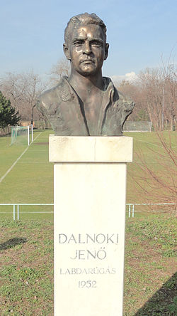 Dalnoki Jenő szobra a Ferencvárosi Torna Club olimpiai bajnokainak sétányán