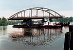 Transport der Brücke per Schubleichter