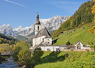 Pfarrkirche St. Sebastian vom Malerwinkel aus mit Reiteralpe