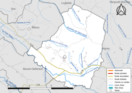 Carte en couleur présentant le réseau hydrographique de la commune