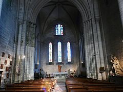 La nef et le chœur de l'église abbatiale.