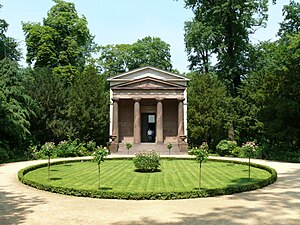 Мавзолей Шарлоттенбургского дворца, Берлин (1810—1840, арх. Генрих Генц и Карл Фридрих Шинкель)