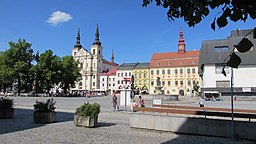 Masarykplatsen med Ignatiuskyrkan och stadshuset