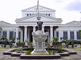 Индонезиин арадай музей Джакартын түб соо