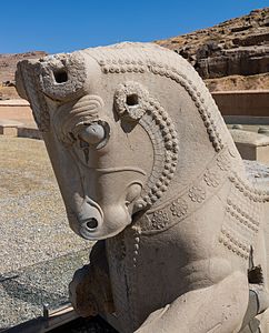 Capitel de columna con prótome de toru (Apadana).