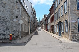 En face de là où était la porte (rue Sainte-Famille en 2012)