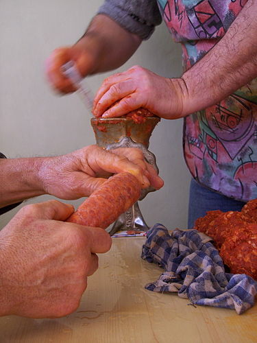 Изготовление колбасы в Венгрии