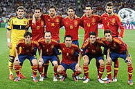 İspanya futbolcuları, İtalya ile oynadıkları EURO 2012 finalinden hemen önce kameralara poz verirlerken.