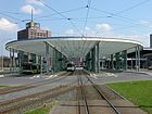 Nahverkehrsbahnhof mit Bus und Straßenbahn