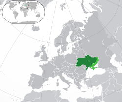 Местоположение на Украйна (в тъмнозелено) и окупираните и анексирани територии от Русия (в светлозелено)[2]
