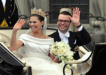 Victoria de Suède, princesse héritière de Suède et Daniel Westling lors de leur mariage en 2010. (définition réelle 2 156 × 1 524)
