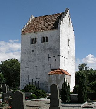 Skåne: Valleberga kastal (senmedeltida) med trappsstegsgavlar i Ystads kommun.