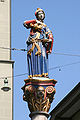 Estatua de Anna Seiler, fundadora del Hospital de Berna en 1354.
