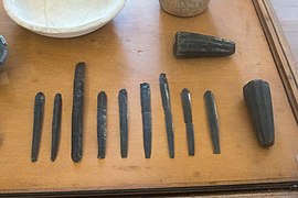 Early Cycladic obsidian blades and cores, 3000-2300 BC, AM Naxos, 190403.jpg