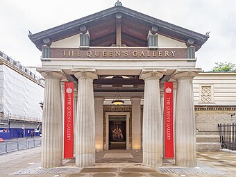 New Classical Doric columns of the Queen's Gallery, Buckingham Palace, London, inspired by the one from the Temple of Hera I at Paestum, by John Simpson, 2000-2002[33]