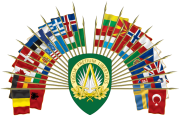 Banderas son los soportes en el escudo de armas de la Cuartel General Supremo de las Potencias Aliadas en Europa .