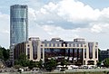 Hyatt Regency Cologne, arka planda KölnTriangle