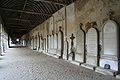 Galerie du cimetière.