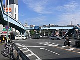 東京都北区、王子駅前（左後が国道122号、2005年10月）