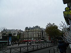 Paris 75009 Place Pigalle pedestrian fences.jpg