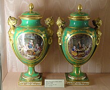 Jarrones de porcelana en color verde y dorados, Sèvres de 1782.