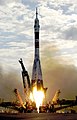 Llanzamientu de la Soyuz TMA-2 dende Baikonur el 26 d'abril de 2003