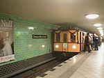 Ett gammalt tunnelbanetåg på Gesundbrunnen station.