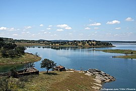 Albufeira do Alqueva - Mourão - Portugal (27352569700).jpg