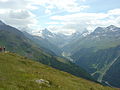 Panorama sur des sommets à plus de 4 000 m d'altitude et Zinal plus bas.