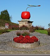 Sculpture de cerise à l'entrée de Fougerolles.