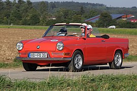 Cabrio mit geöffnetem Dach