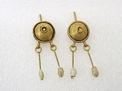 Earrings (AM 2007.35.1-5).jpg