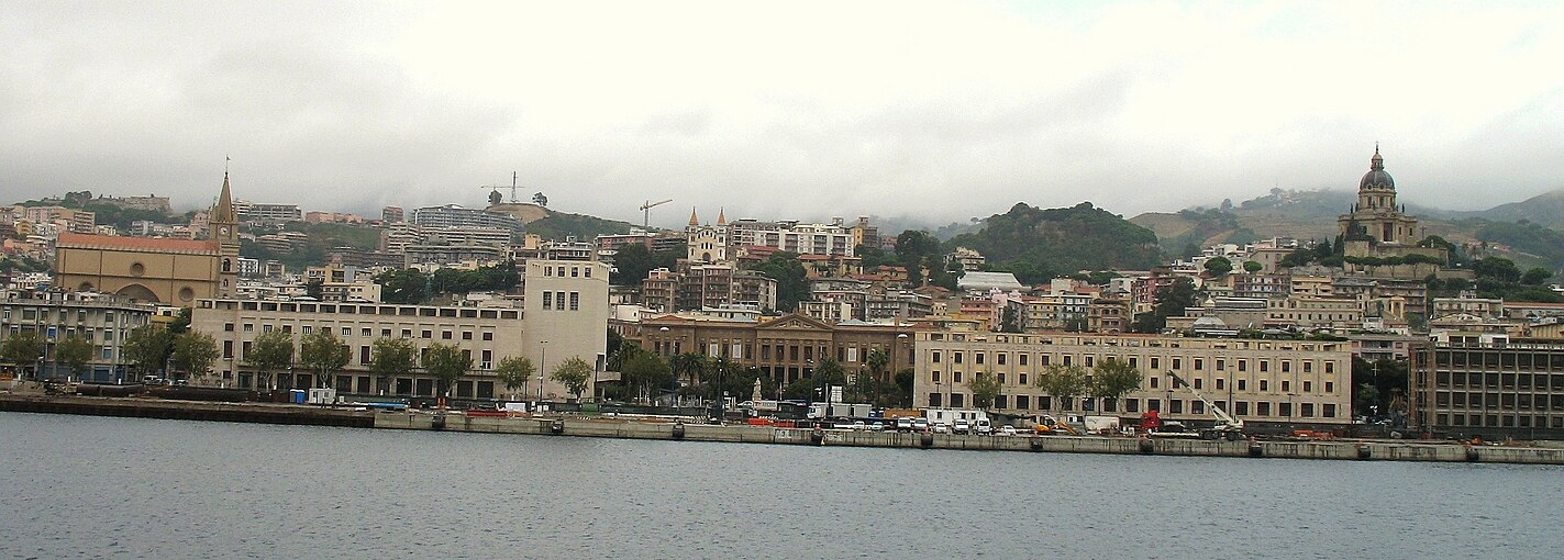 Centro della città vista dal mare