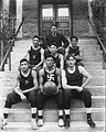 Basketbalový tým domorodých Američanů v roce 1909