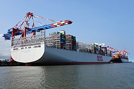 El portacontenidors OOCL Hong Kong, el més llarg que s'ha construït, l'any 2017