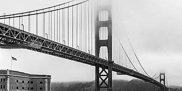 Le pont du Golden Gate, estompé par le brouillard. Juillet 2022.