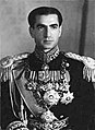 Mohammad Reza Pahlavi iráni sah az 1950-es évek elején, hadsereg főparancsnoki díszegyenruhában