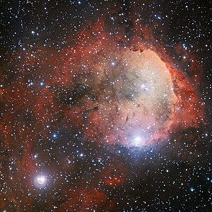 NGC 3324'ün Şili'deki Avrupa Güney Gözlemevi'ne ait La Silla Gözlemevi'nde elde edilen görüntüsü. Bir açık yıldız kümesi olan NGC 3324, Karina Bulutsusu'nun kuzeybatı köşesinde yer alır (1 Şubat 2012).