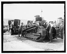 World War I tank, Wash. D.C. LCCN2016820284.jpg