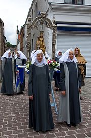 Vertrek aan de kapel met het miraculeuze Mariabeeld