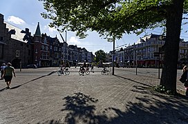 Den Haag - Lange Vijverberg - View on Plaats & Johan de Witt (1625-1672) Statue 1918 by Frederik Engel Jeltsema (1879-1971).jpg