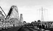 English: Roller coaster for the November Fair in celebration of president general Jorge Ubico's birthday. 1940 Español: Montaña rusa instalada en la finca La Aurora para celebrar el cumpleaños del president, general Jorge Ubico. 1940