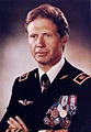 Náder Dzsahánbáni (1928–1979) altábornagy, jelentős szerepet játszott a légierő modernizációjában, többek között az F-14 Tomcat vadászgépek beszerzésében. 1979. március 13-án Hoimeini ajatollah parancsára kivégezték