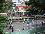 La antorcha olímpica de Pekín 2008 frente a la Former Kowloon British School.