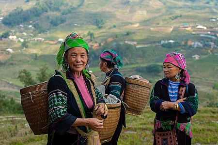 Hmong folk costume of Vietnam โดย Martyna.pedziach